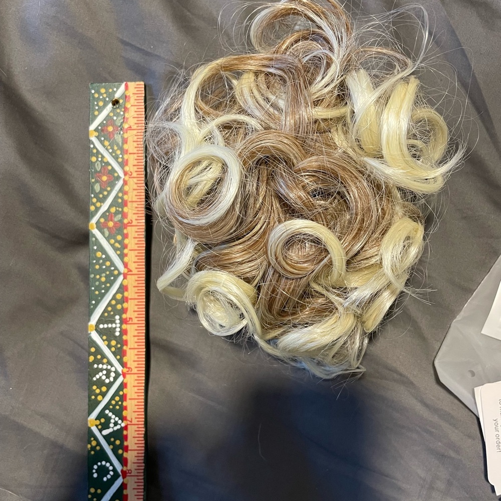 JuvaBun Curled Clip-In Bun in Beach Blonde